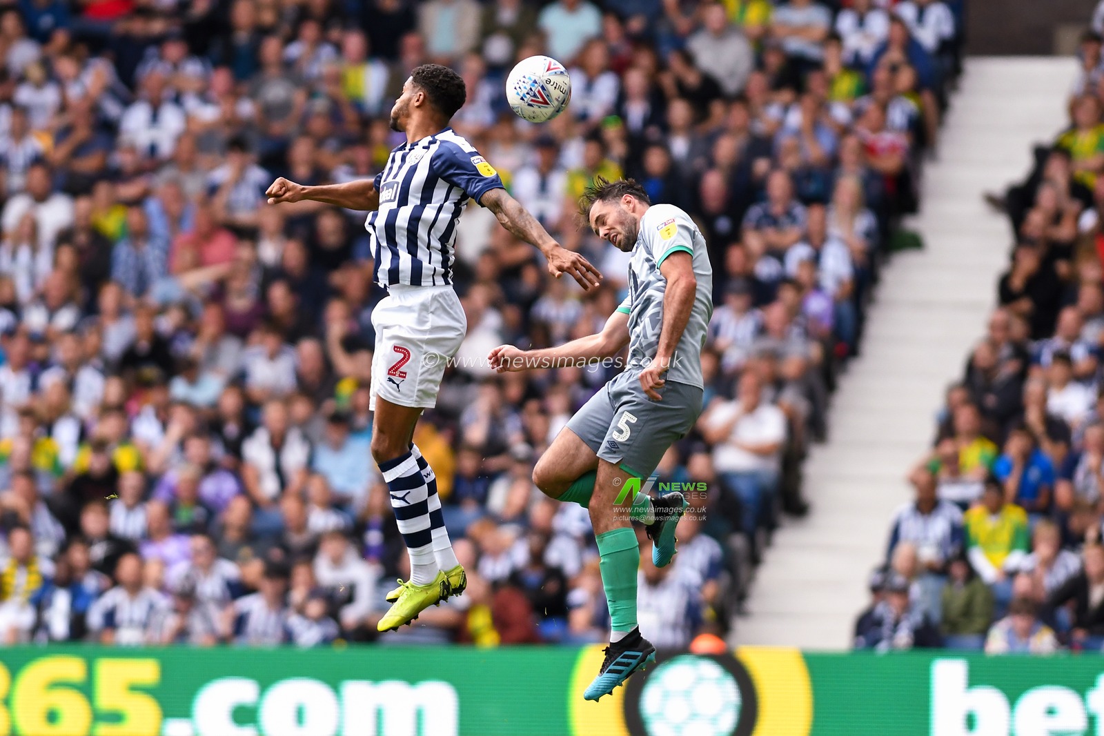 31st August 2019, The Hawthorns, West Bromwich, England; Sky Bet Championship Football, West Bromwich Albion vs Blackburn Rovers ; Both Darnell Furlong (2) of West Bromwich Albion and Greg Cunningham (05) of Blackburn raise for the ball


Credit: Gareth Dalley/News Images

English Football League images are subject to DataCo Licence