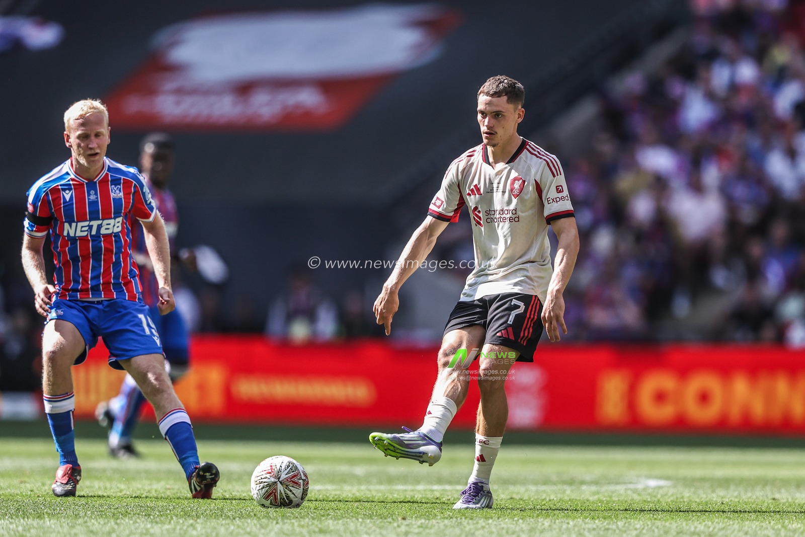 Florian Wirtz of Liverpool passes the ball during the The FA Community Shield match Crystal Palace vs Liverpool at Wembley Stadium, London, United Kingdom, 10th August 2025

(Photo by Alfie Cosgrove/News Images)