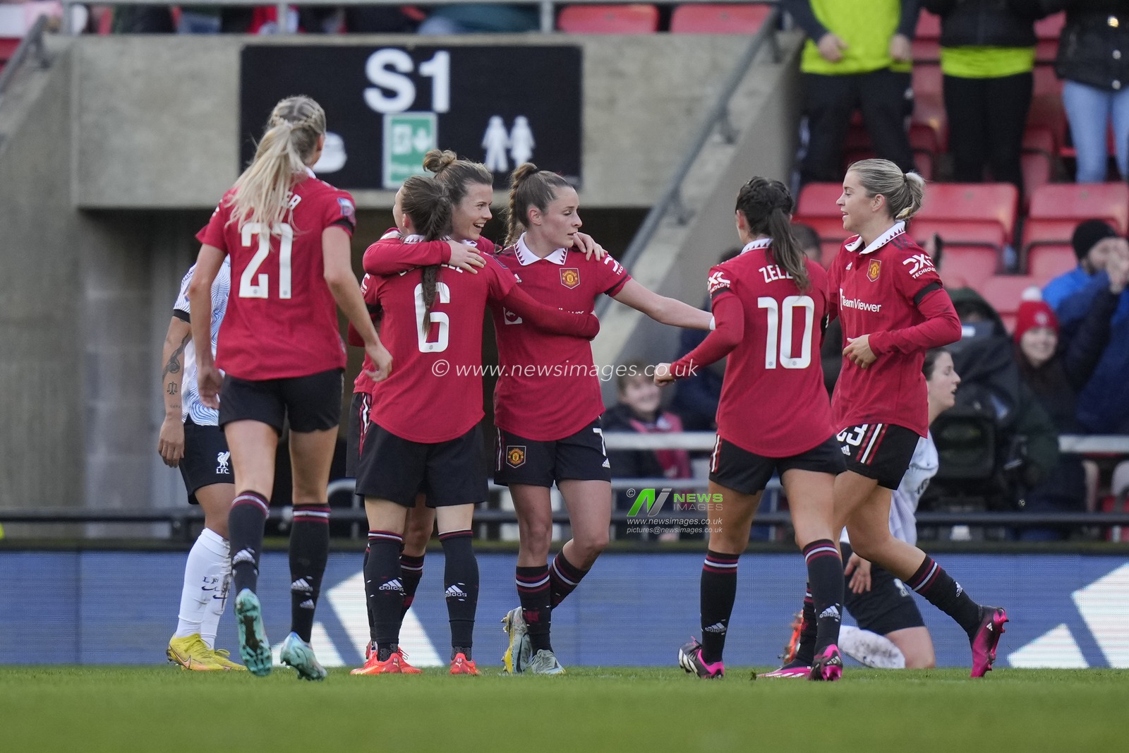 ManchesterUnited players celebrate with Hayley Ladd #12 of Manchester United after she scarred to make it 3-0 during the The Fa Women's Super League match Manchester United Women vs Liverpool Women at Leigh Sports Village, Leigh, United Kingdom, 15th January 2023

(Photo by Steve Flynn/News Images)