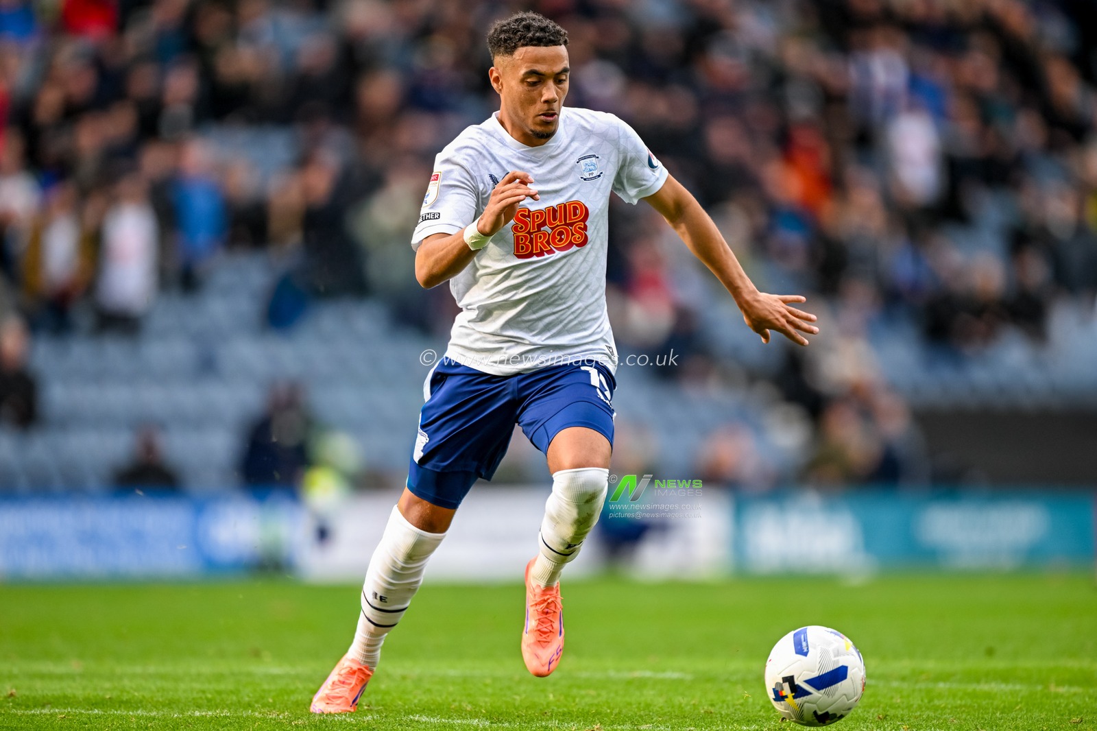 Lewis Dobbin of Preston North End during the Sky Bet Championship match Preston North End vs Charlton Athletic at Deepdale, Preston, United Kingdom, 4th October 2025

(Photo by Adam Gee/News Images)