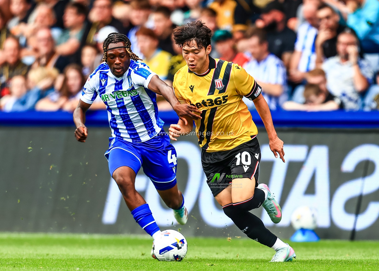 Bae Jun-Ho of Stoke City breaks with the ball during the Sky Bet Championship match Sheffield Wednesday vs Stoke City at Hillsborough, Sheffield, United Kingdom, 16th August 2025

(Photo by Richard Bierton/News Images)