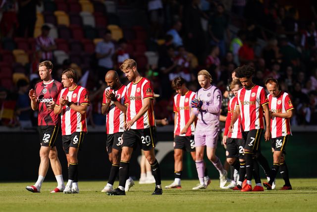 Brentford players at full time during the Premier League match Brentford vs Sunderland at GTECH Community Stadium, London, United Kingdom on 05 September 2026

(Photo by Harvey Murphy/News Images)