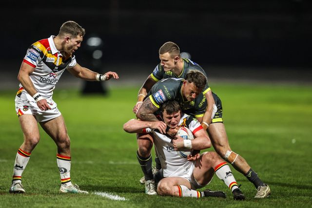 Connor Wynne of Bradford Bulls is tackled by Chris Hankinson of Leeds Rhinos during the Betfred Super League round 7 match Bradford Bulls vs Leeds Rhinos at Odsal Stadium, Bradford, United Kingdom on 03 April 2026

(Photo by Alfie Cosgrove/News Images)