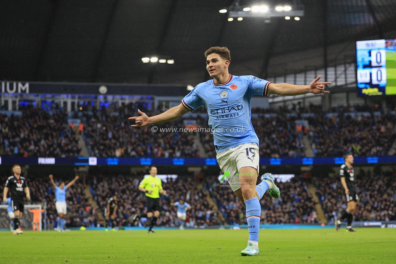 Julian Alvarez #19 of Manchester City celebrates scoring to make it 1-0 during the Premier League match Manchester City vs Fulham at Etihad Stadium, Manchester, United Kingdom, 5th November 2022

(Photo by Conor Molloy/News Images)