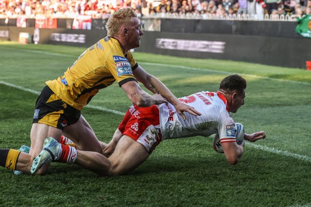 Tom Davies of Hull KR goes over for a try during the Betfred Super League round 15 match Castleford Tigers vs Hull KR at The Mend-A-Hose Jungle, Castleford, United Kingdom, 19th June 2025

(Photo by Alfie Cosgrove/News Images)