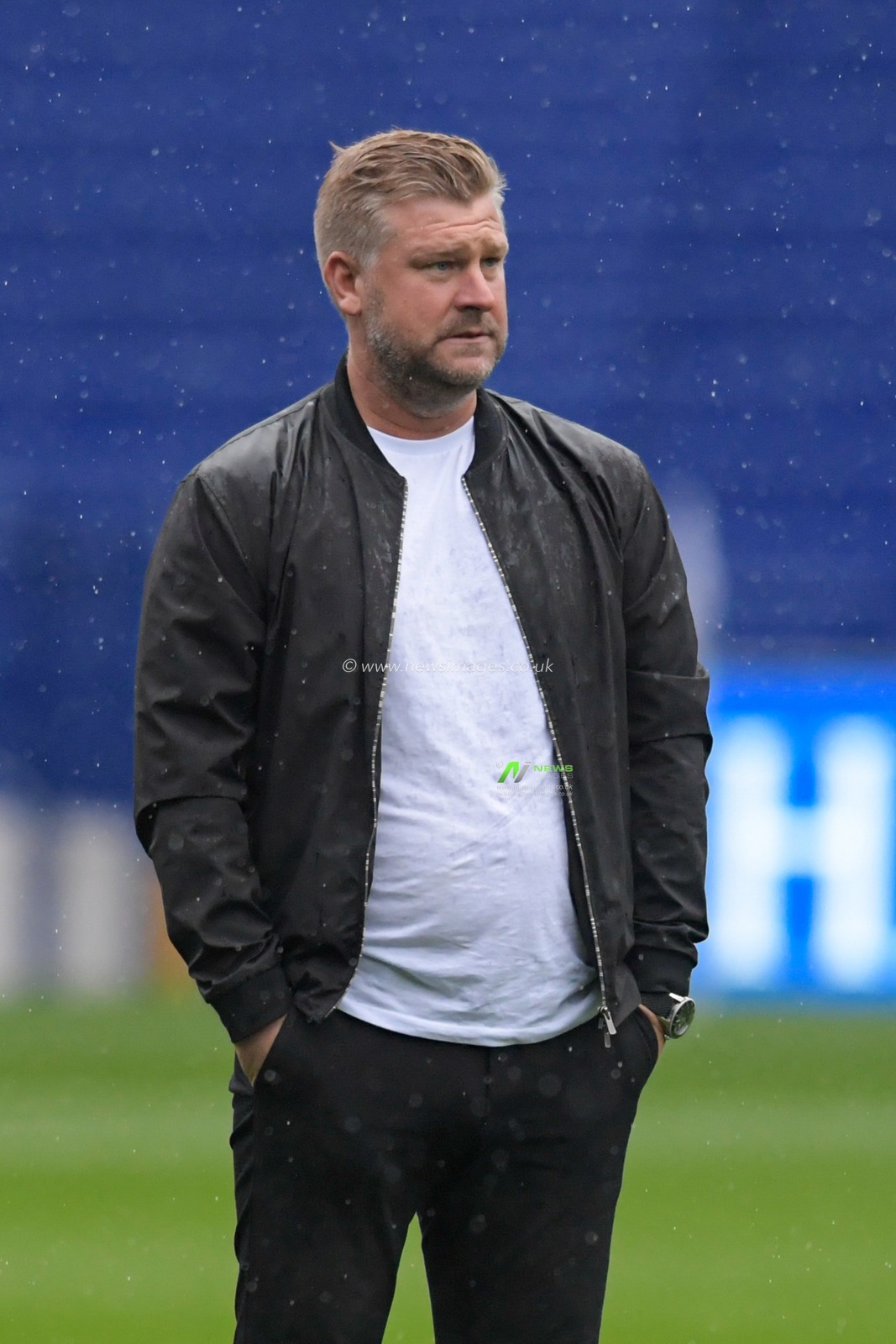 Karl Robinson manager of Oxford United before the game