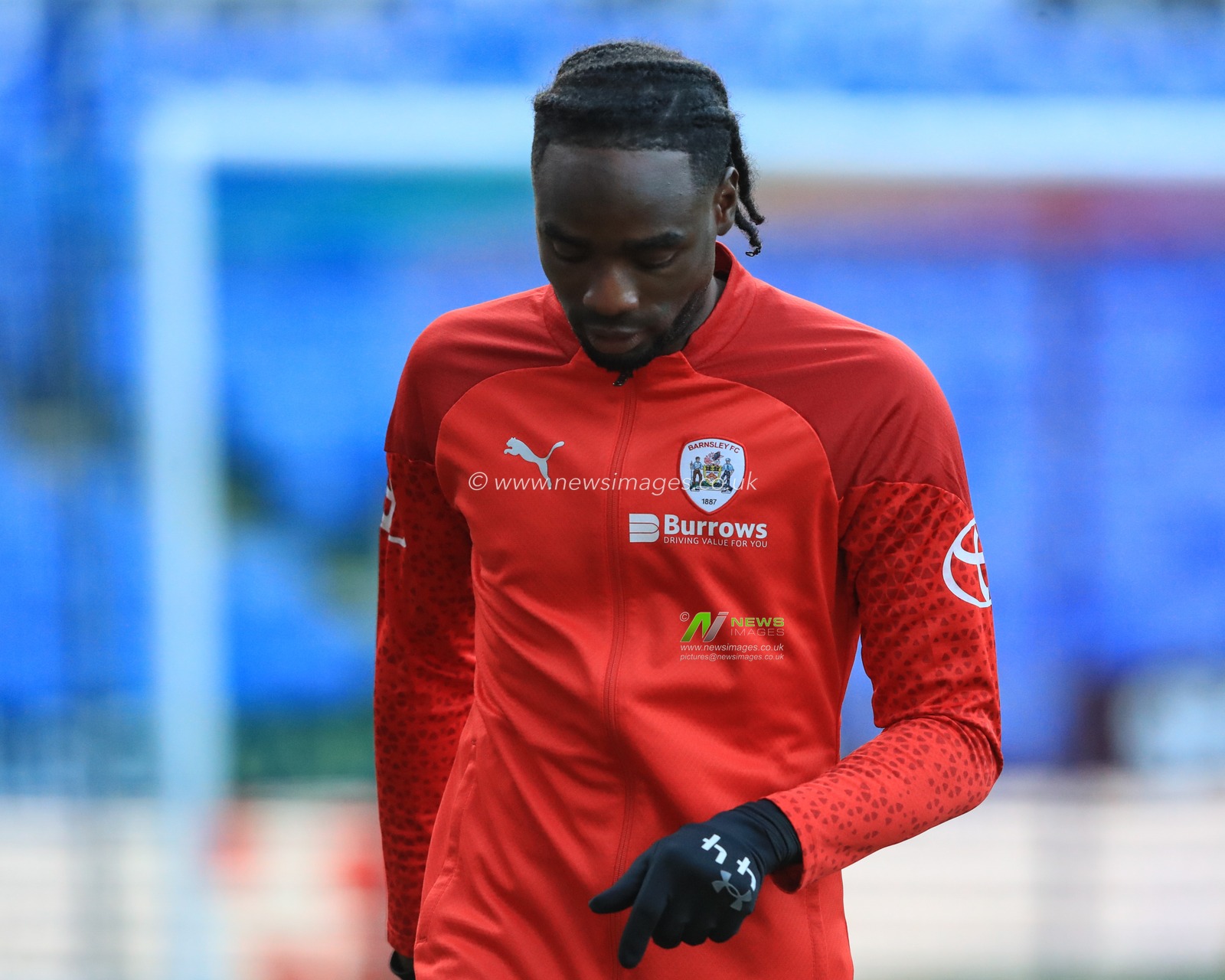 Devante Cole #44 of Barnsley in the pregame warmup session during the Sky Bet League 1 match Reading vs Barnsley at Select Car Leasing Stadium, Reading, United Kingdom, 9th December 2023

(Photo by Alfie Cosgrove/News Images)