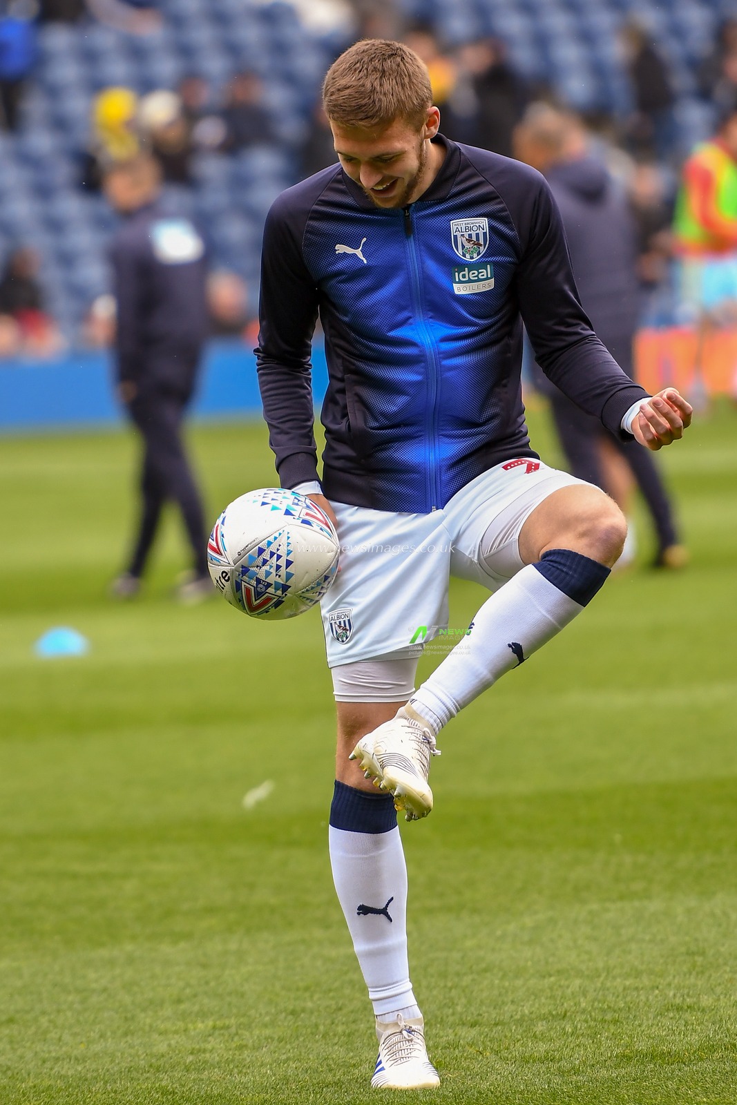 27th April 2019, The Hawthorns, West Bromwich, England; Sky Bet Championship, West Bromwich Albion vs Rotherham United ; Sam Field (28) of West Bromwich Albion during warmup


Credit: Gareth Dalley/News Images

English Football League images are subject to DataCo Licence