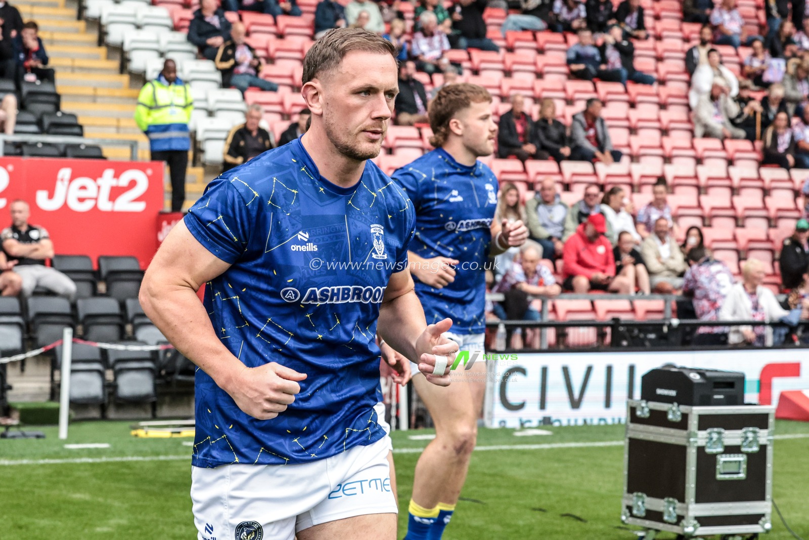 Ben Currie of Warrington Wolves in the pre-game warm up during the Betfred Super League round 20 match Leigh Leopards vs Warrington Wolves at Leigh Sports Village, Leigh, United Kingdom on 25 July 2026

(Photo by Alfie Cosgrove/News Images)