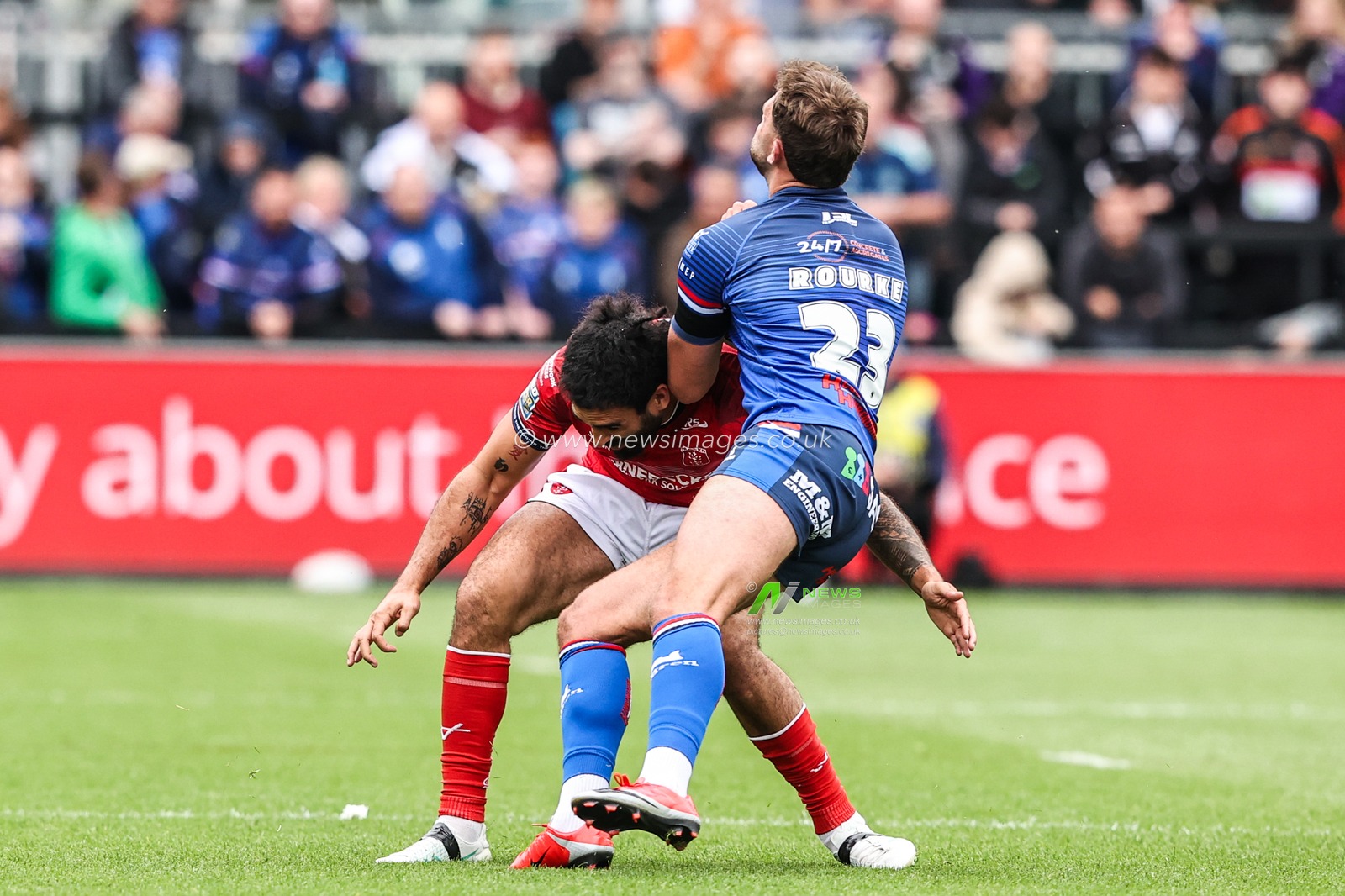 Josh Rourke of Wakefield Trinity is tackled by Tyrone May of Hull KR during the Betfred Super League round 13 match Wakefield Trinity vs Hull KR at DIY Kitchens Stadium, Wakefield, United Kingdom on 06 June 2026

(Photo by Alfie Cosgrove/News Images)
