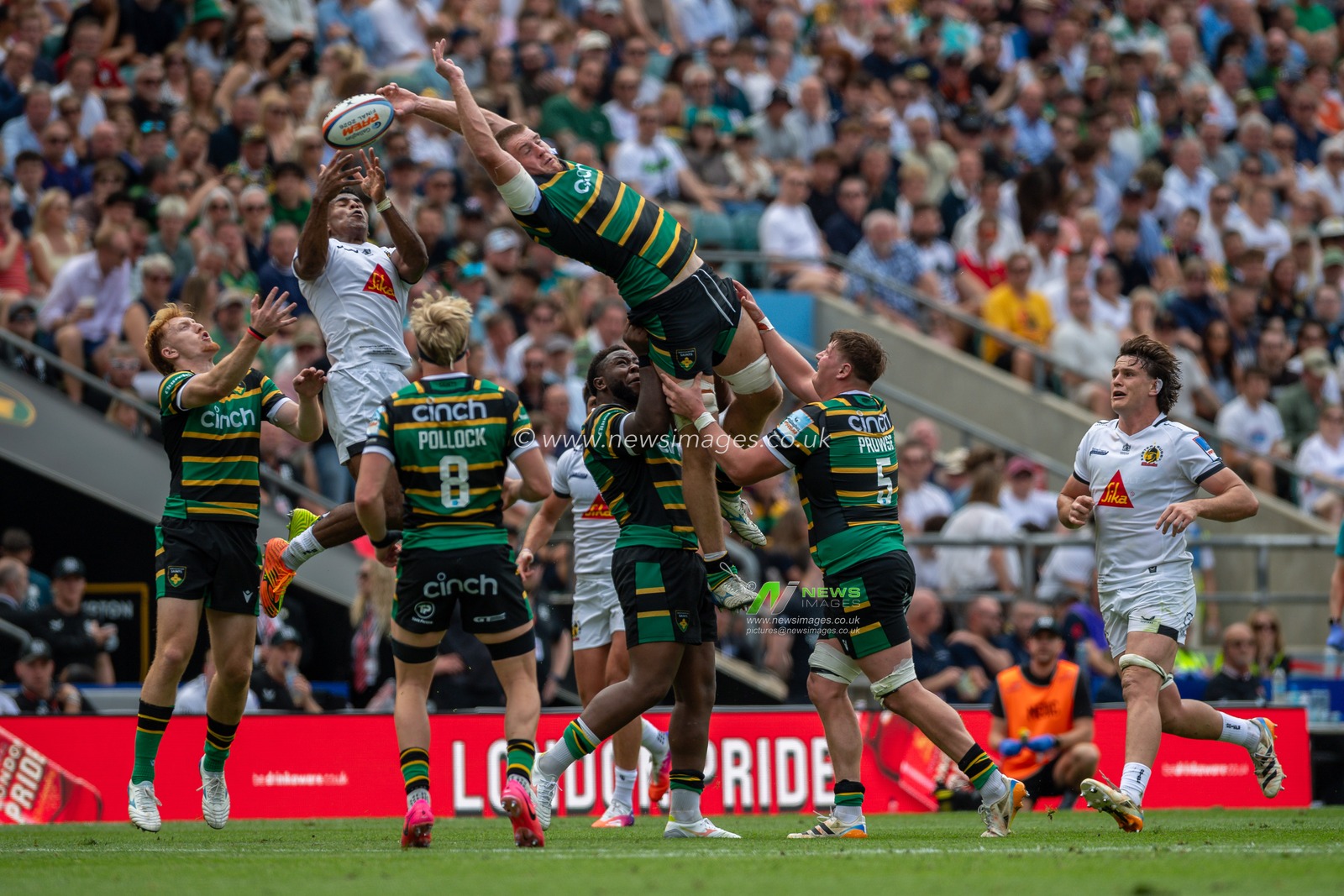 Alex Coles of Northampton Saints and Immanuel Feyi-Waboso of Exeter Chiefs battle in the air during the Gallagher PREM Final match Northampton Saints vs Exeter Chiefs at Allianz Stadium, Twickenham, United Kingdom on 20 June 2026.

(Photo by Alex Williamson/News Images)