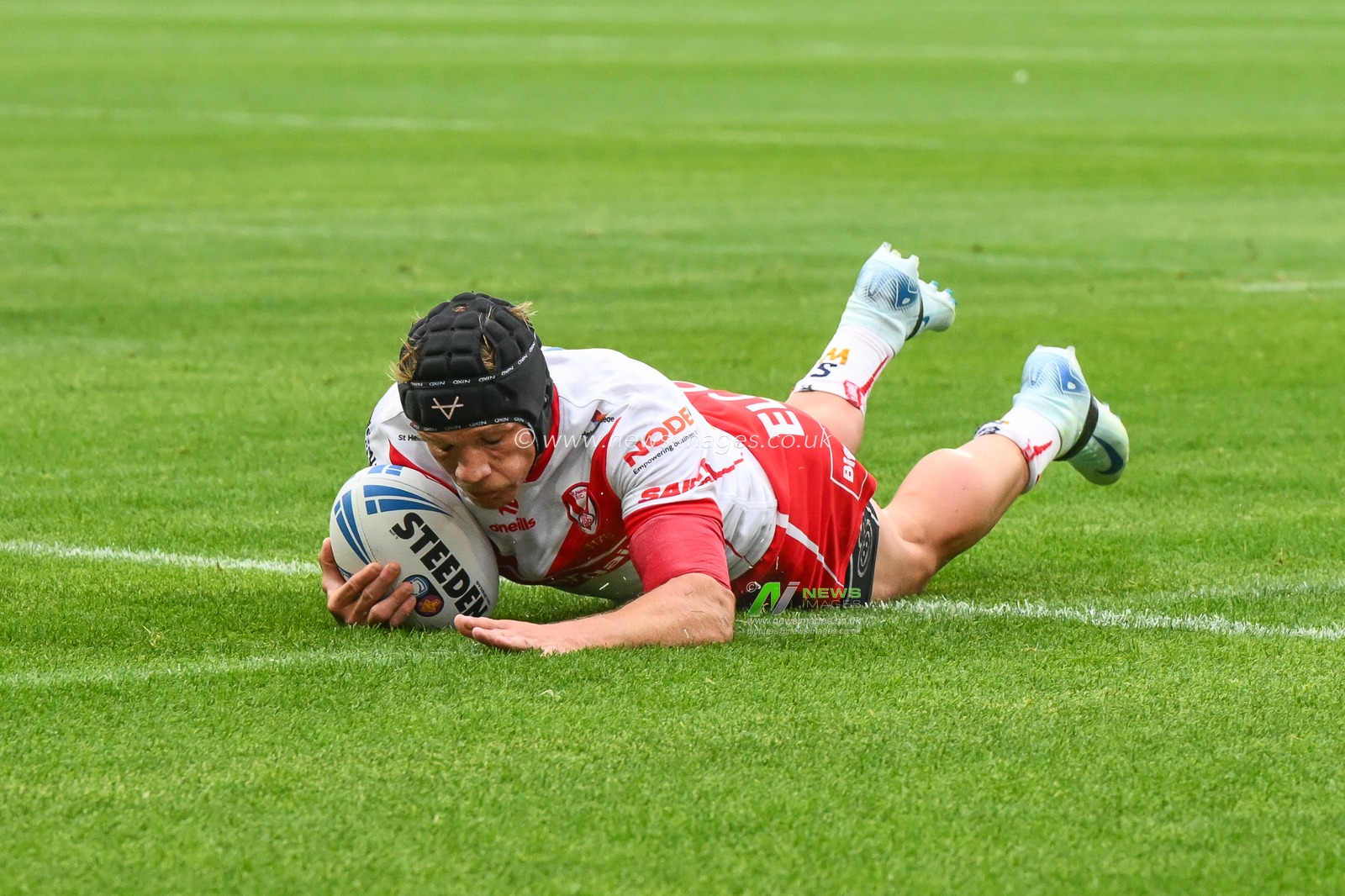 Jonny Lomax of St. Helens goes over for a try during the Betfred Super League Round 24 match Huddersfield Giants vs St Helens at John Smith's Stadium, Huddersfield, United Kingdom, 1st September 2024

(Photo by Craig Thomas/News Images)