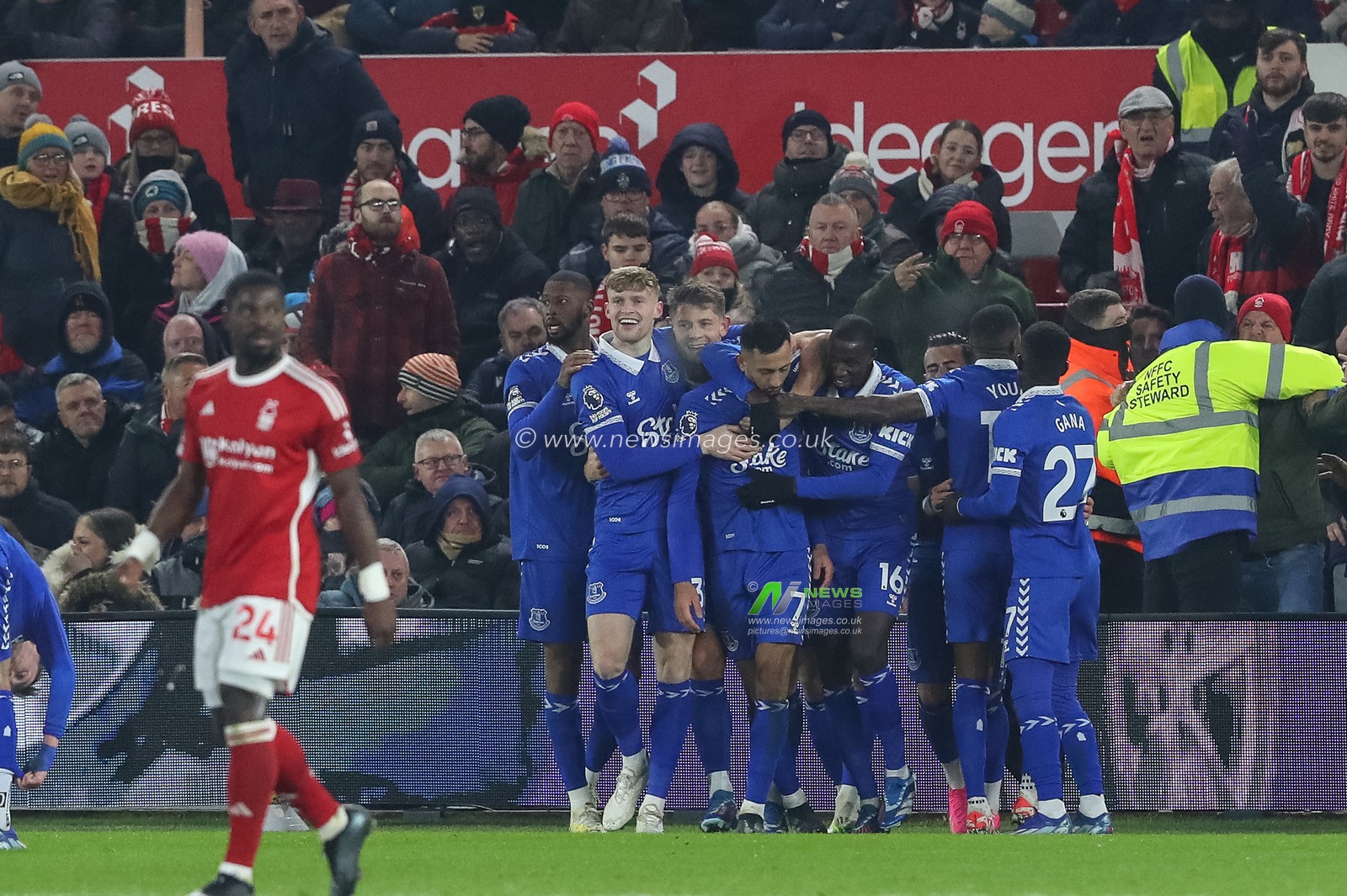 Dwight McNeil #7 of Everton celebrates his goal to make it 0-1 during the Premier League match Nottingham Forest vs Everton at City Ground, Nottingham, United Kingdom, 2nd December 2023

(Photo by Gareth Evans/News Images)