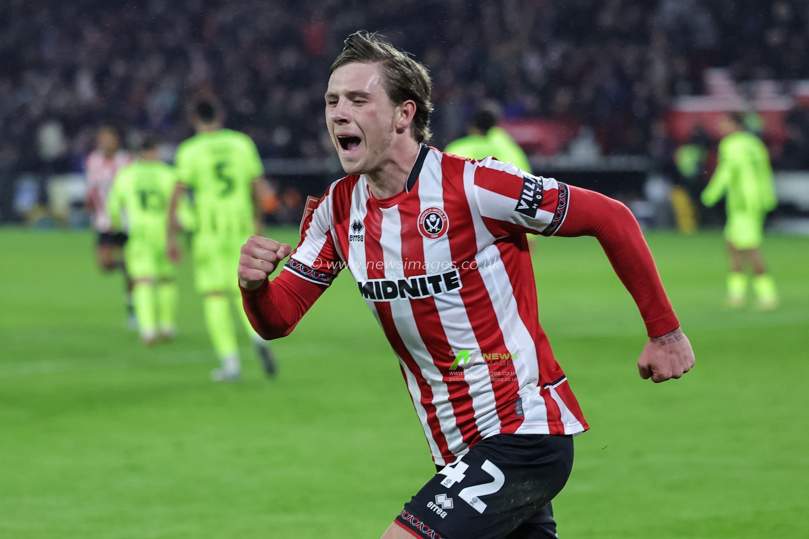 Sydie Peck of Sheffield United celebrates his goal to make it 1-0 during the Sky Bet Championship match Sheffield United vs Portsmouth at Bramall Lane, Sheffield, United Kingdom, 26th November 2025

(Photo by Mark Cosgrove/News Images)

*** GER AUT SUI OUT ***