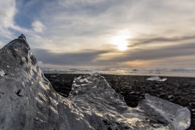 Small Iceberg's washed up on Diamond Beach that float down the river from JÃ¶kulsÃ¡rlÃ³n Glacial Lake , JÃ¶kulsÃ¡rlÃ³n, Iceland, 25th March 2025

(Photo by Alfie Cosgrove/News Images)