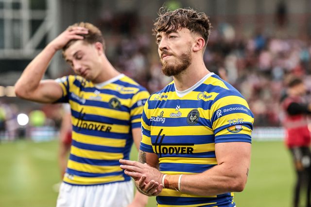 Matty Ashton of Warrington Wolves applauds the fans after the game during the Betfred Super League round 20 match Leigh Leopards vs Warrington Wolves at Leigh Sports Village, Leigh, United Kingdom on 25 July 2026

(Photo by Alfie Cosgrove/News Images)