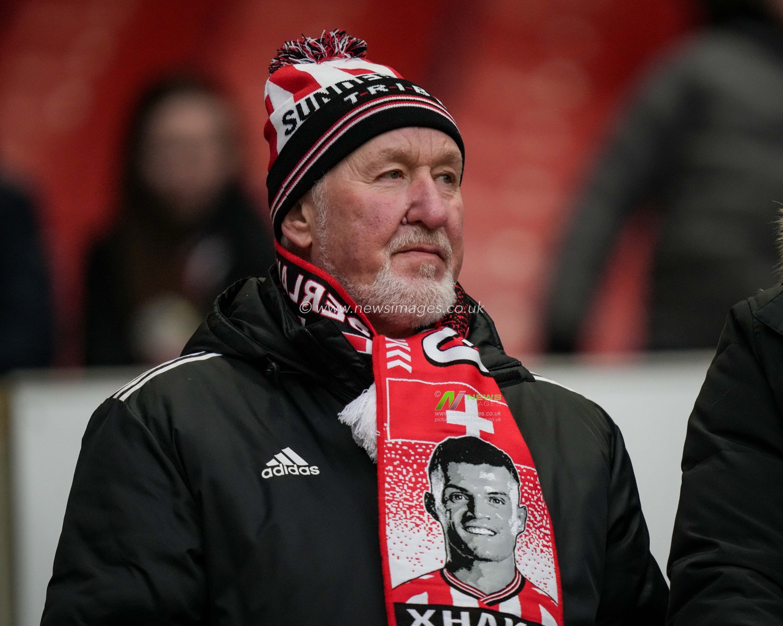 A Sunderland wearing the scarf with Granit Xhaka of Sunderland during the Premier League match Sunderland vs Crystal Palace at Stadium Of Light, Sunderland, United Kingdom, 17th January 2026

(Photo by Maynard Manyowa/News Images)