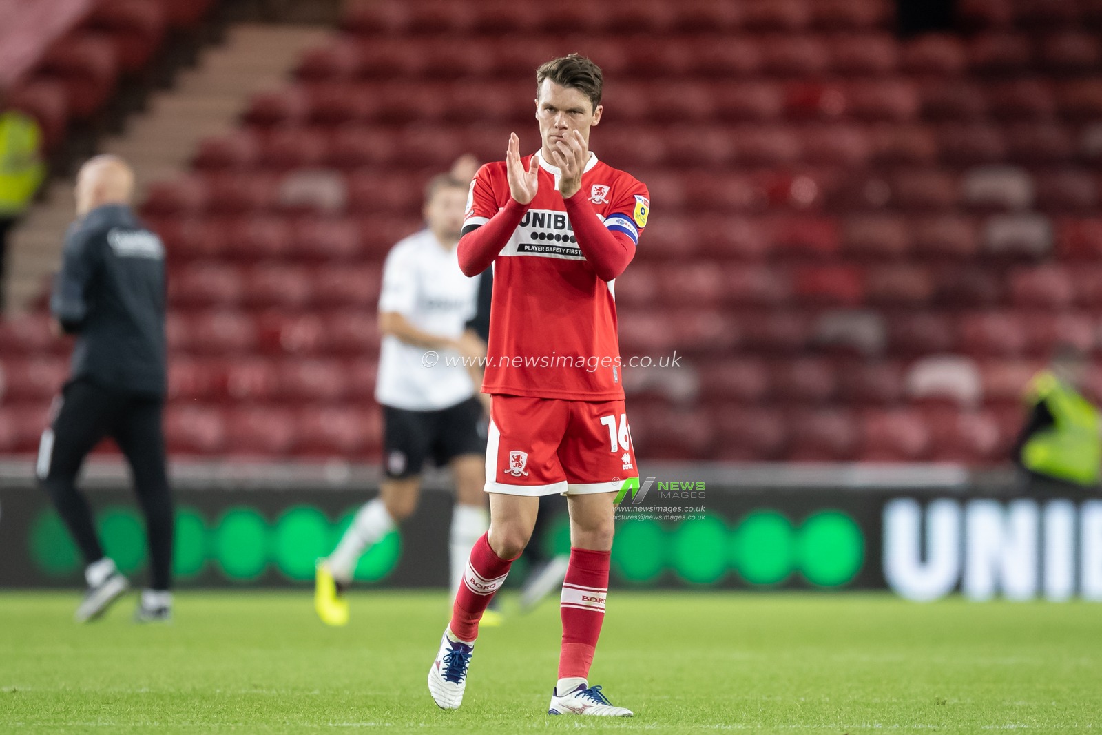 Jonathan Howson #16 of Middlesbrough claps his hands and applauds the supporters at full-time after the Sky Bet Championship match Middlesbrough vs Rotherham United at Riverside Stadium, Middlesbrough, United Kingdom, 17th September 2022

(Photo by James Heaton/News Images)
