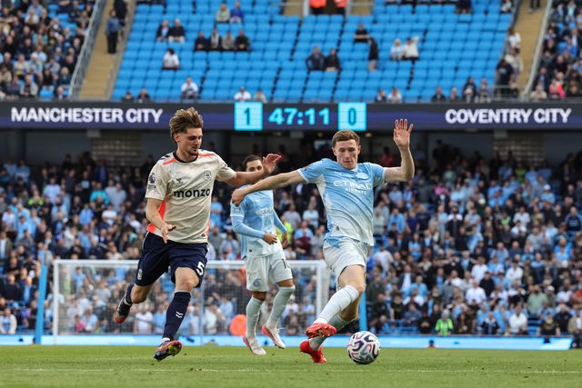 Elliot Anderson of Manchester City in action with the ball during the Premier League match Manchester City vs Coventry City at Etihad Stadium, Manchester, United Kingdom on 05 September 2026

(Photo by Mark Cosgrove/News Images)