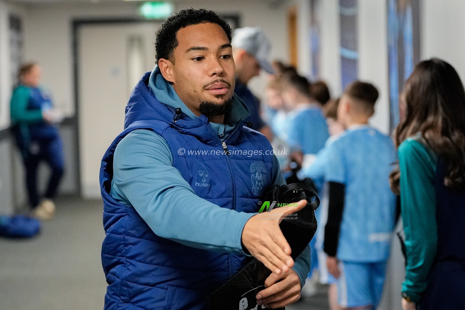 Milan van Ewijk, of Coventry City arrives for the game during the Sky Bet Championship match Coventry City vs Swansea City at Coventry Building Society Arena, Coventry, United Kingdom, 26th December 2025

(Photo by Maynard Manyowa/News Images)

*** GER AUT SUI OUT ***