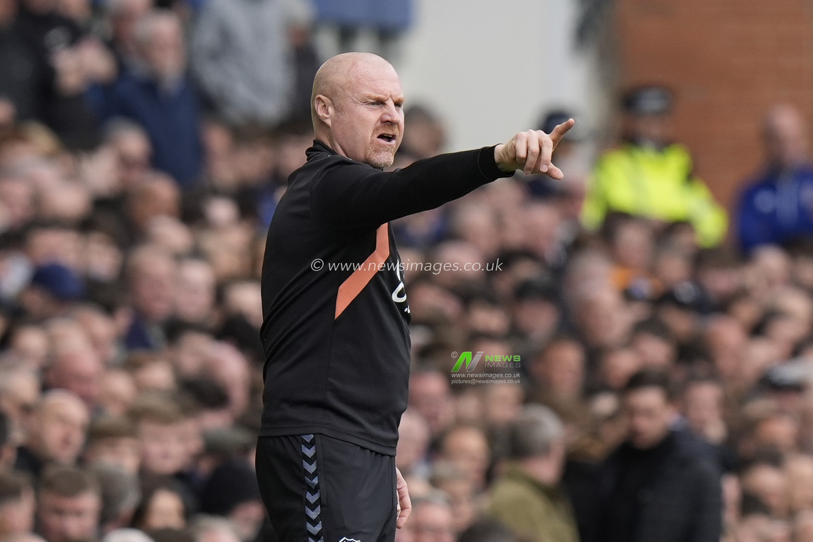 Sean Dyche manager of Everton shouts instructions during the Premier League match Everton vs Nottingham Forest at Goodison Park, Liverpool, United Kingdom, 21st April 2024

(Photo by Steve Flynn/News Images)