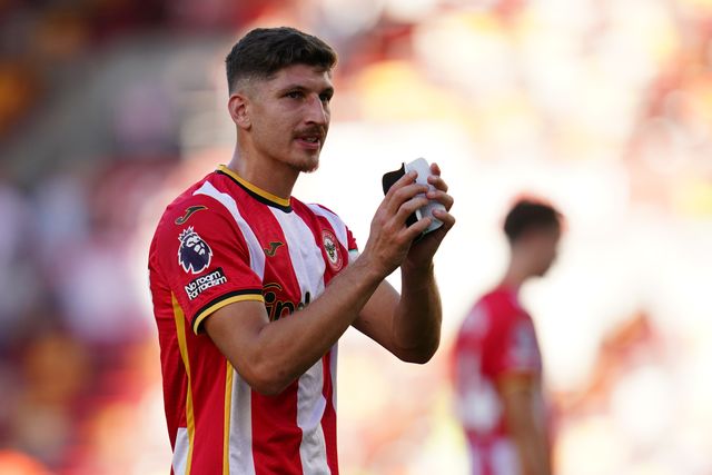 Vitaly Janelt of Brentford at full time during the Premier League match Brentford vs Sunderland at GTECH Community Stadium, London, United Kingdom on 05 September 2026

(Photo by Harvey Murphy/News Images)