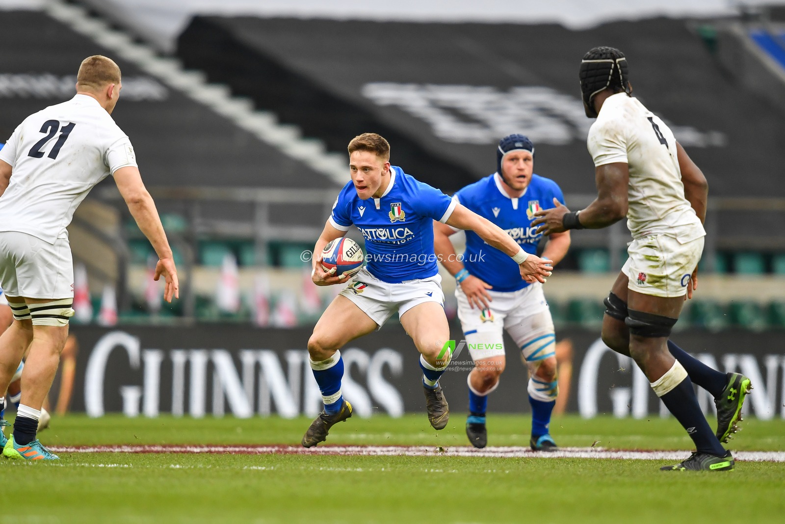 Stephen Varney of Italy makes a break