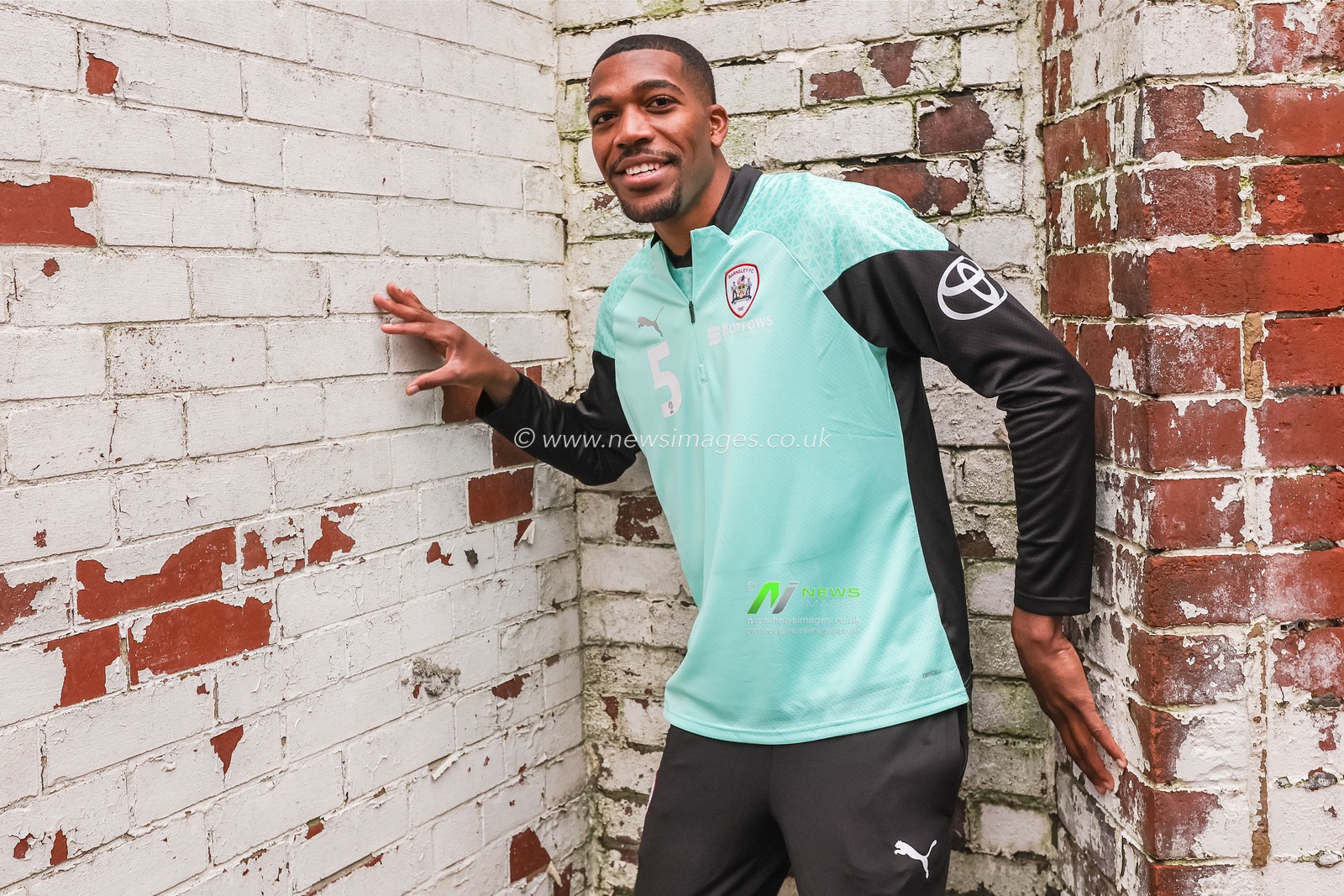Donovan Pines signs for Barnsley FC on a free until 2025 transfer for at Oakwell, Barnsley, United Kingdom, 13th January 2024

(Photo by Mark Cosgrove/News Images)