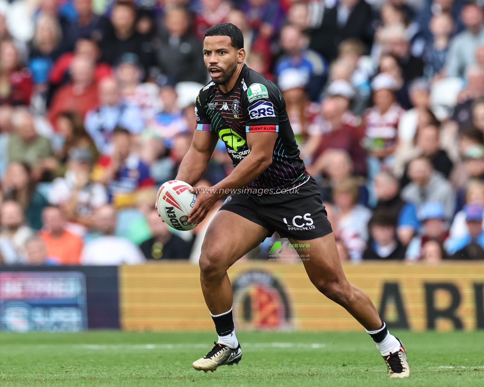 Kruise Leeming of Wigan Warriors with the ball during the Magic Weekend match Wigan Warriors vs St Helens at Elland Road, Leeds, United Kingdom, 17th August 2024

(Photo by Mark Cosgrove/News Images)
