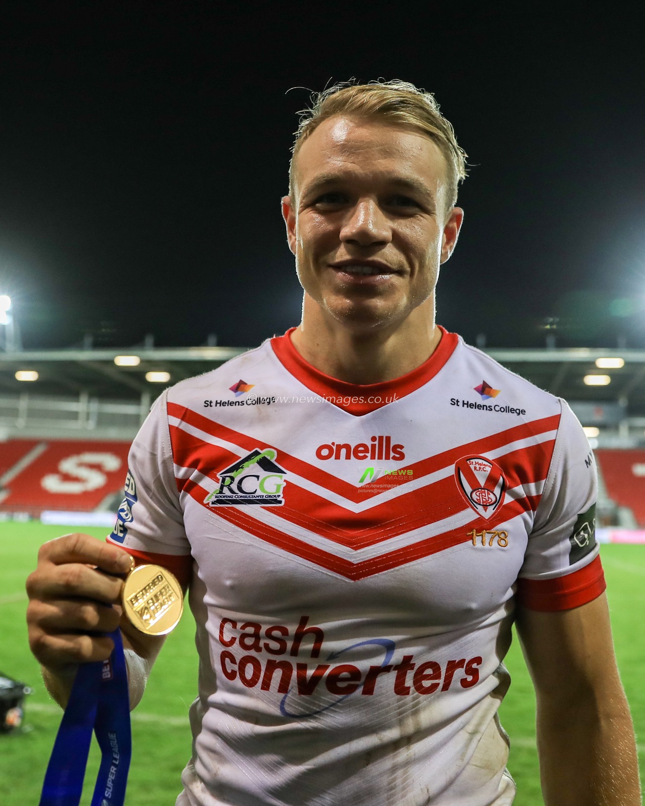 30th August 2019 , Totally Wicked Stadium, St Helens, England;  Betfred Super League Rugby, Round 27, St Helens vs Castleford Tigers ; Jonny Lomax (1) of St Helens with his league leaders medal 

Credit: Mark Cosgrove/News Images