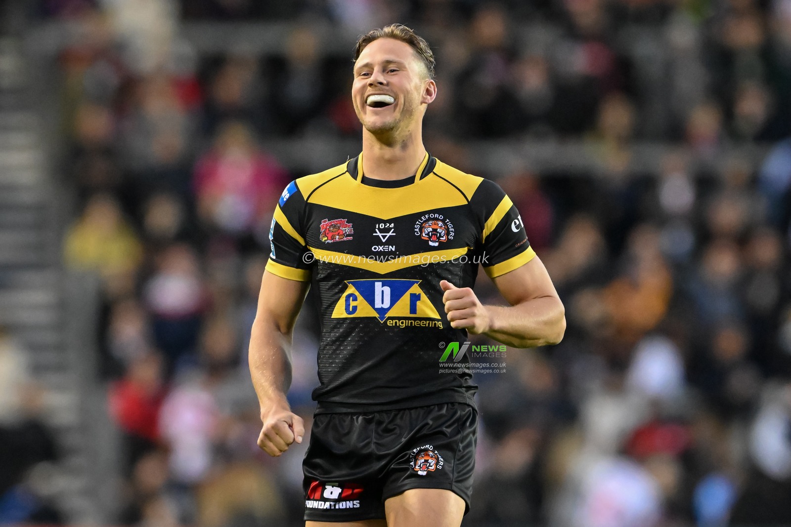 Jacob Miller of Castleford Tigers warms up ahead of the Betfred Super League Round 26 match St Helens vs Castleford Tigers at Totally Wicked Stadium, St Helens, United Kingdom, 13th September 2024

(Photo by Cody Froggatt/News Images)