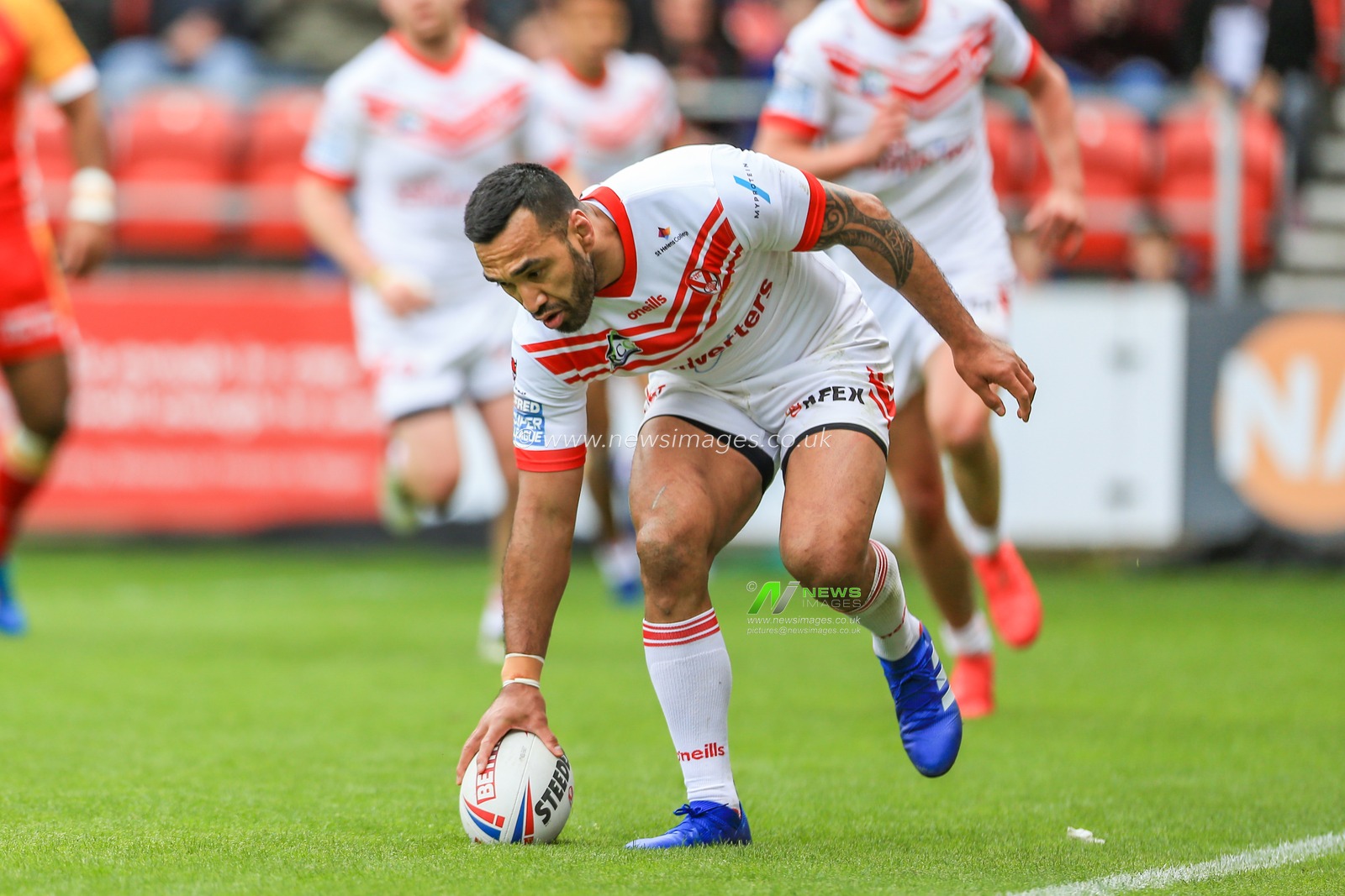 28th April 2019 , Totally Wicked Stadium, St Helens, England;  Betfred Super League, Round 13, St Helens vs Catalans Dragons ; Zeb Tala (11) of St Helens goes over for a try 

Credit: Mark Cosgrove/News Images