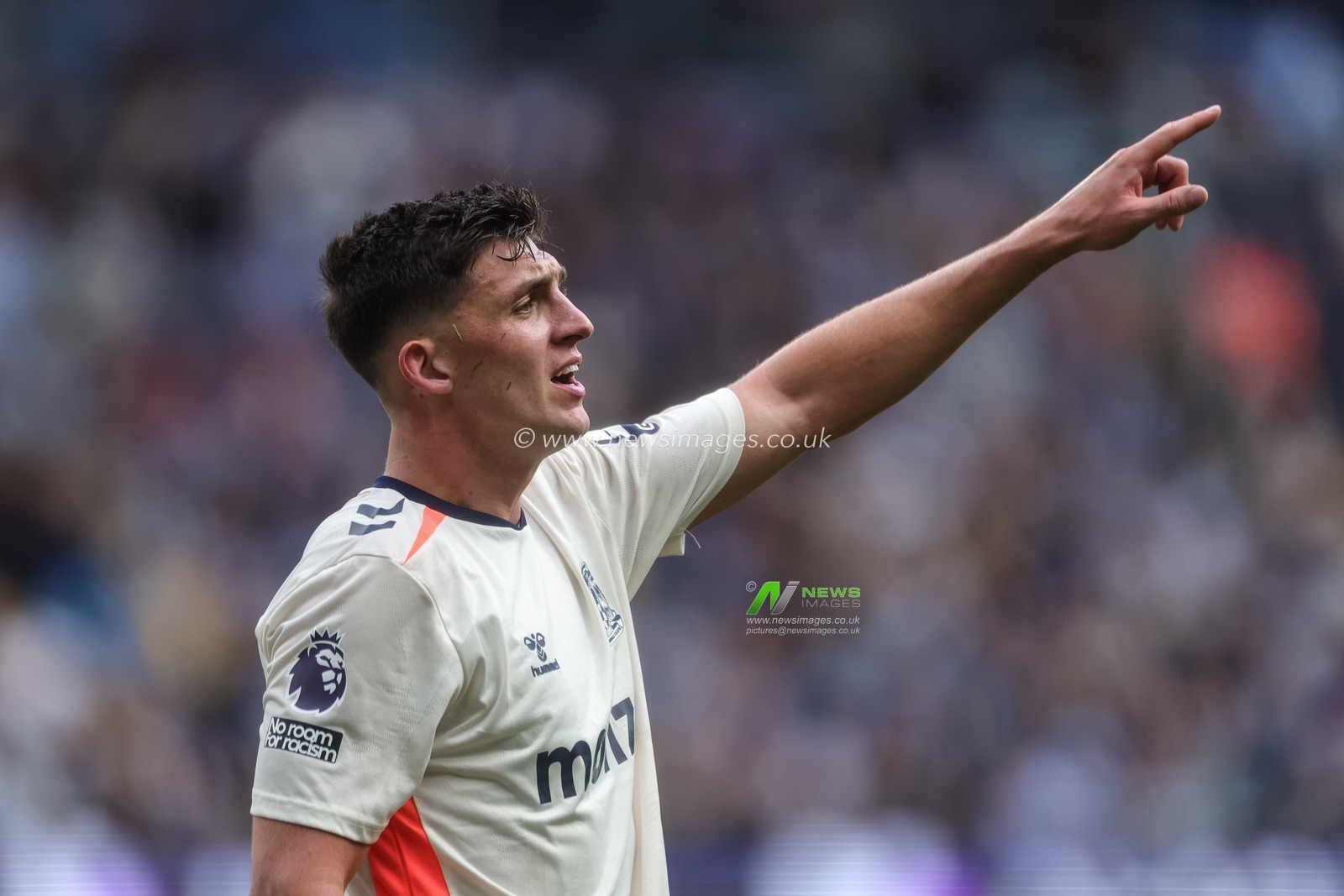 Bobby Thomas of Coventry City \I
during the Premier League match Manchester City vs Coventry City at Etihad Stadium, Manchester, United Kingdom on 05 September 2026

(Photo by Mark Cosgrove/News Images)
