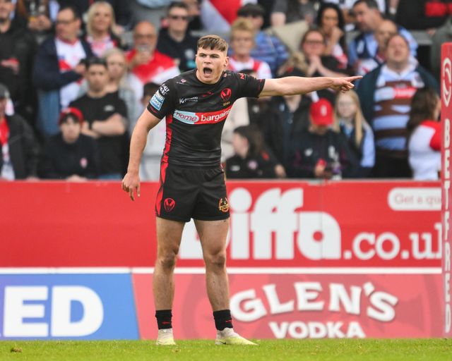 Jack Welsby of St. Helens gives his team instructions during the Betfred Super League Round 13 match St Helens vs Catalans Dragons at Totally Wicked Stadium, St Helens, United Kingdom, 31st May 2024

(Photo by Craig Thomas/News Images)