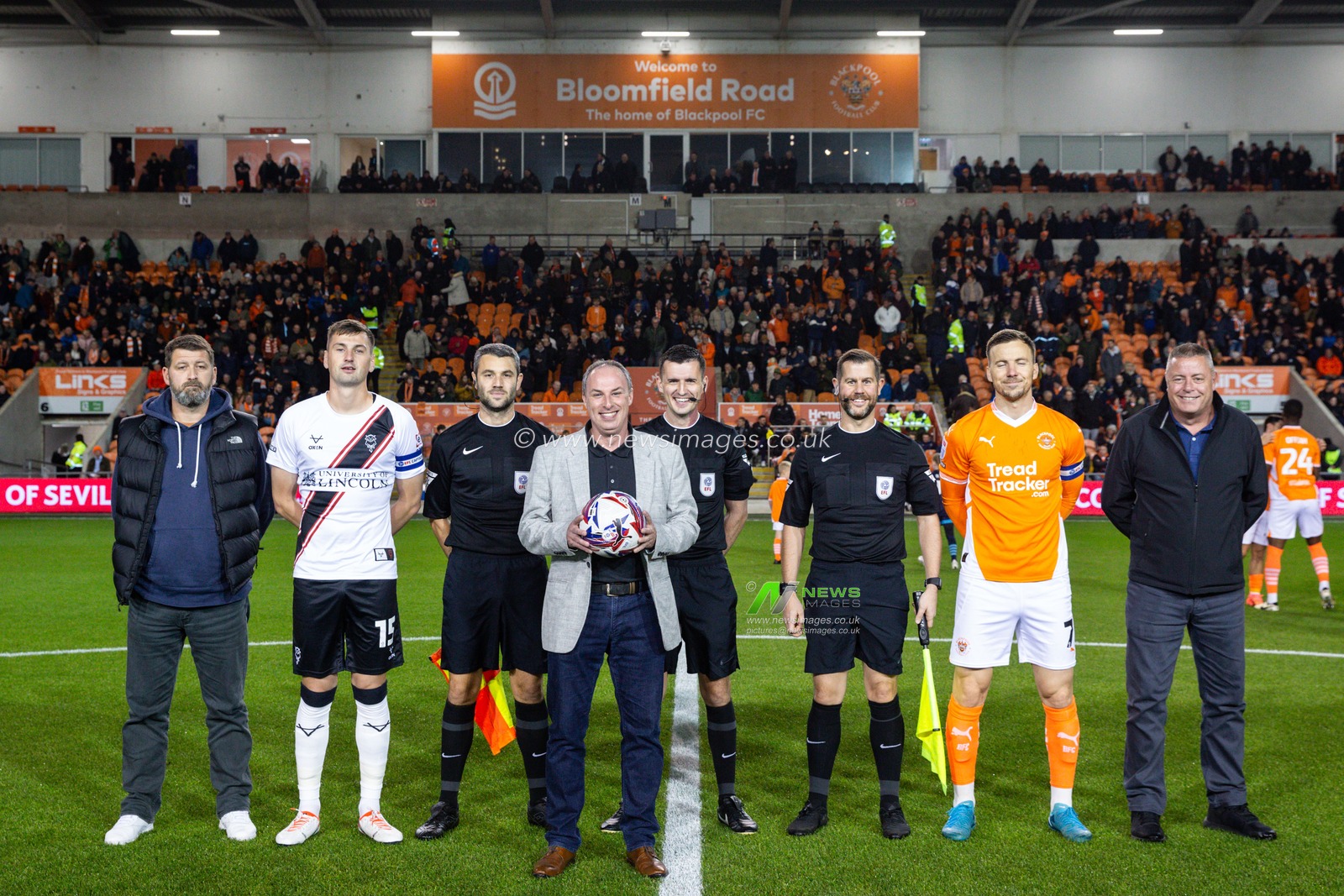 during the Sky Bet League 1 match Blackpool vs Lincoln City at Bloomfield Road, Blackpool, United Kingdom, 1st October 2024

(Photo by Gareth Evans/News Images)