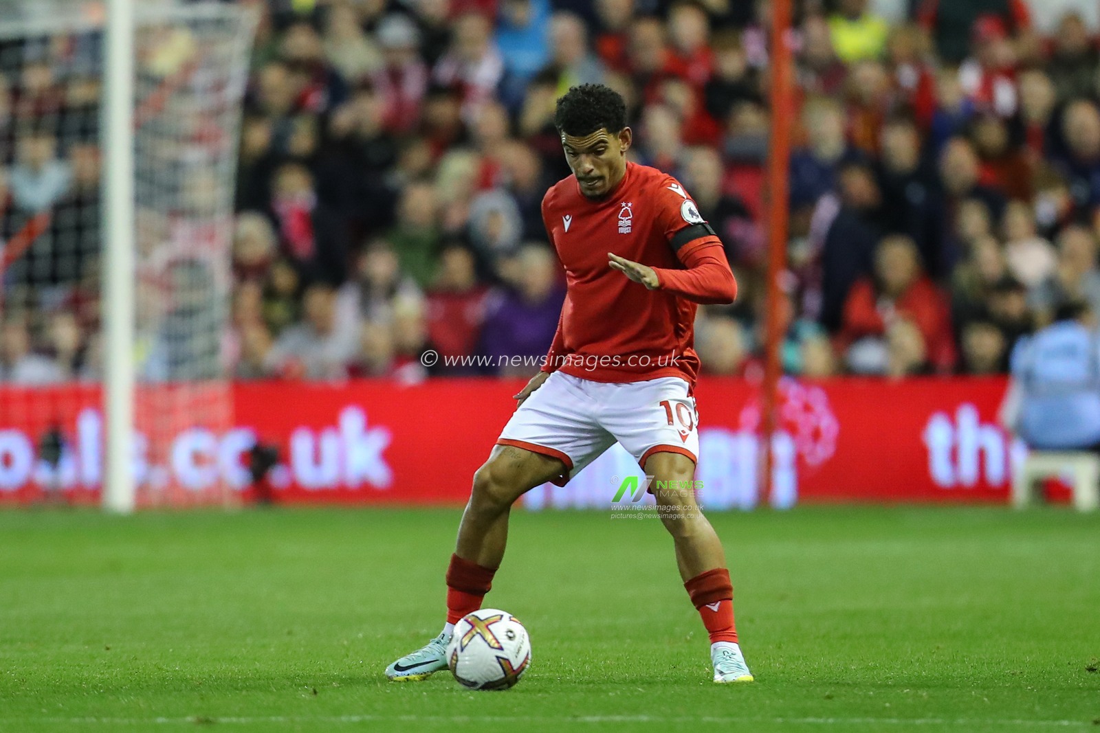 Morgan Gibbs-White #10 of Nottingham Forest in action during the Premier League match Nottingham Forest vs Fulham at City Ground, Nottingham, United Kingdom, 16th September 2022

(Photo by Gareth Evans/News Images)