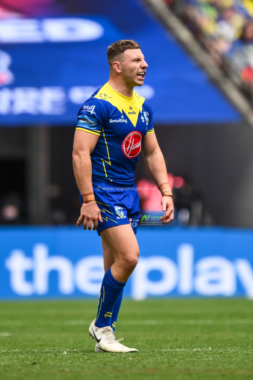 George Williams of Warrington Wolves gives his team instructions during the Betfred Challenge Cup Final match Warrington Wolves vs Wigan Warriors at Wembley Stadium, London, United Kingdom, 8th June 2024

(Photo by Craig Thomas/News Images)