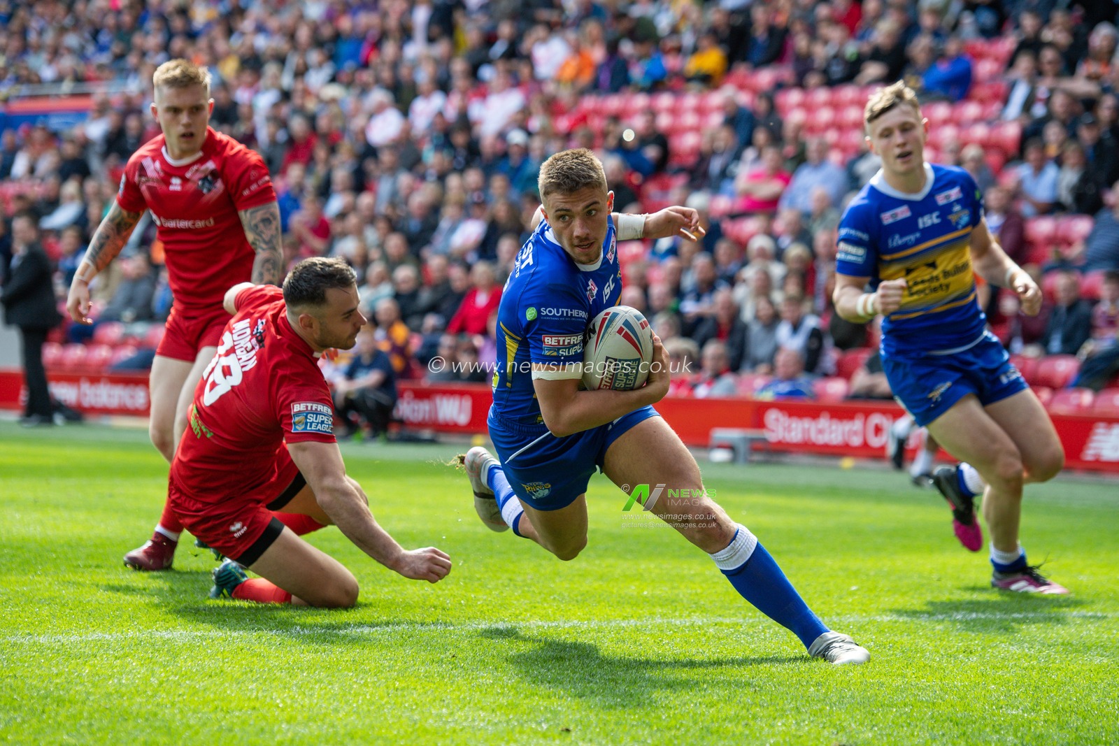26th May 2019 , Anfield Stadium, Liverpool, England; Dacia Magic Weekend, Betfred Super League Round 16, St Helens vs Castleford Tigers ; Jack Walker (1) of Leeds Rhinos goes over to scores a try

Credit: Craig Thomas/News Images