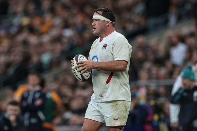 Jamie George of England prepares to throw the ball in a lineout during the Quilter Nations Series 2025 match England vs Australia at Allianz Stadium, Twickenham, United Kingdom, 1st November 2025

(Photo by Mark Cosgrove/News Images)

*** GER AUT SUI OUT ***