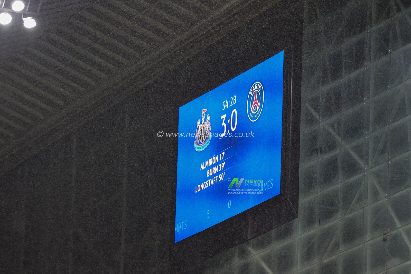The big screen displays the 3-0 scoreline during the UEFA Champions League match Newcastle United vs Paris Saint-Germain at St. James's Park, Newcastle, United Kingdom, 4th October 2023

(Photo by Mark Cosgrove/News Images)