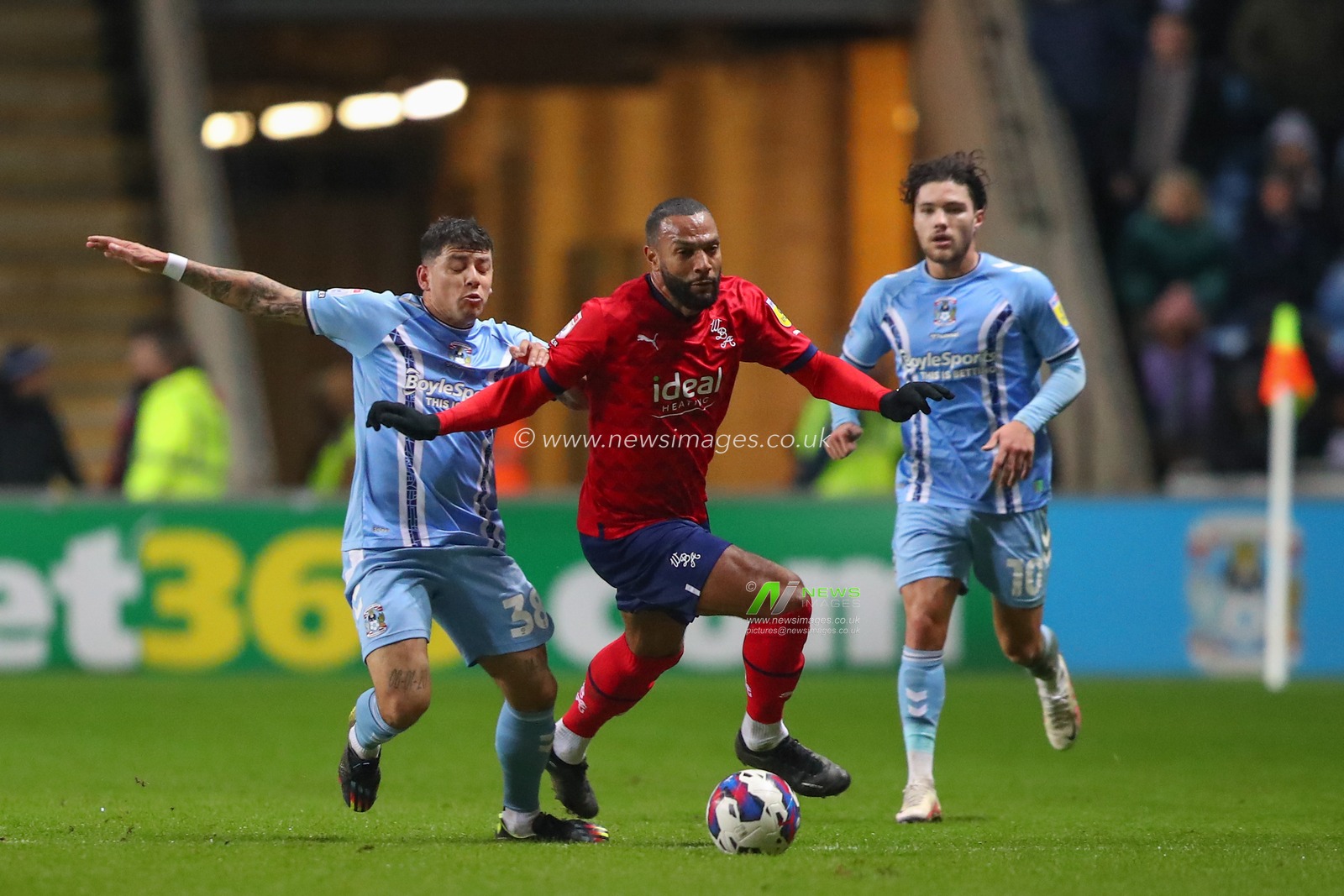 Matt Phillips #10 of West Bromwich Albion in action during the Sky Bet Championship match Coventry City vs West Bromwich Albion at Coventry Building Society Arena, Coventry, United Kingdom, 21st December 2022

(Photo by Gareth Evans/News Images)