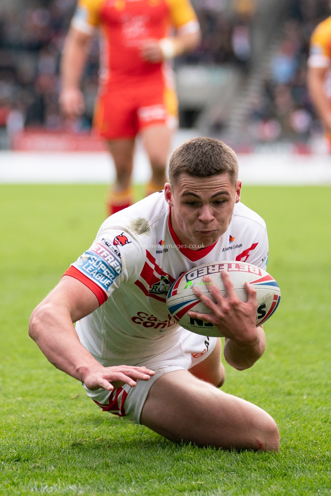 St. Helens's Jack Welsby scores his sides seventh try


28th April 2019 , Totally Wicked Stadium, St Helens, England;  Betfred Super League, Round 13, St Helens vs Catalans Dragons ; 

Credit: Terry Donnelly/News Images