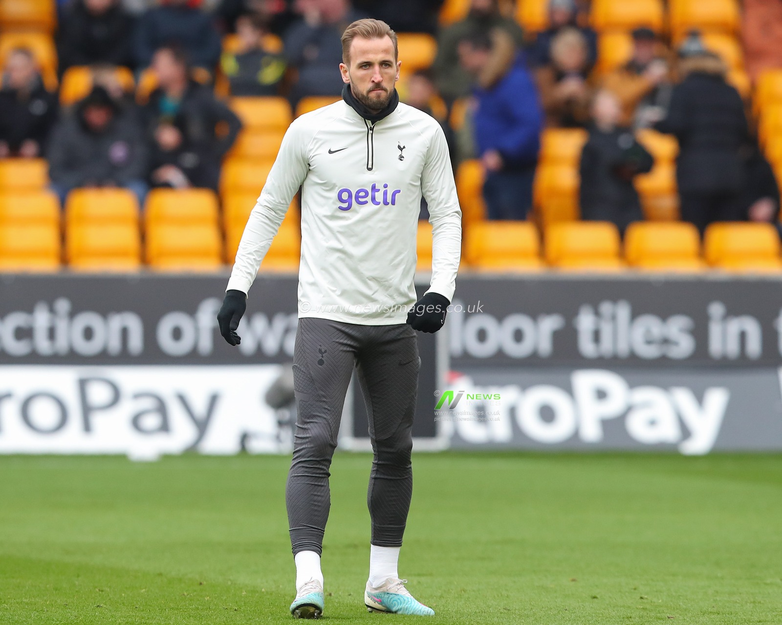 Harry Kane #10 of Tottenham Hotspur during the pre-game warm up ahead of the Premier League match Wolverhampton Wanderers vs Tottenham Hotspur at Molineux, Wolverhampton, United Kingdom, 4th March 2023

(Photo by Gareth Evans/News Images)