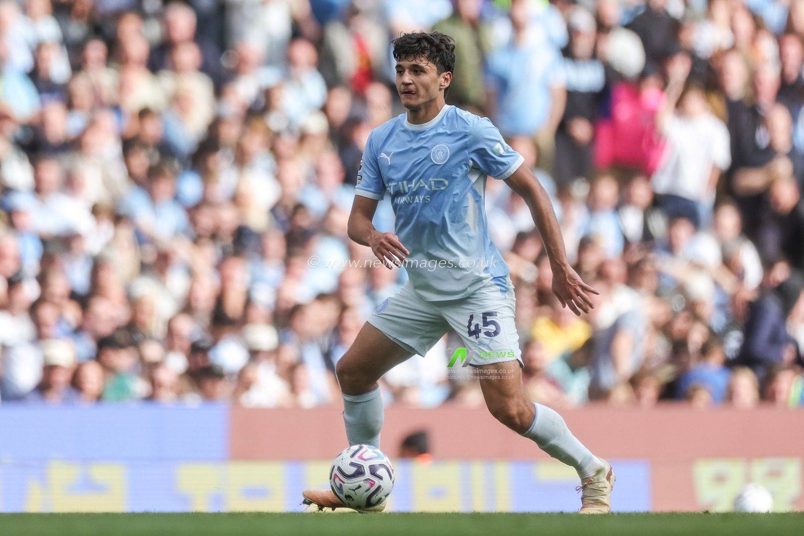 Abdukodir Khusanov of Manchester City with the ball during the Premier League match Manchester City vs Coventry City at Etihad Stadium, Manchester, United Kingdom on 05 September 2026

(Photo by Mark Cosgrove/News Images)