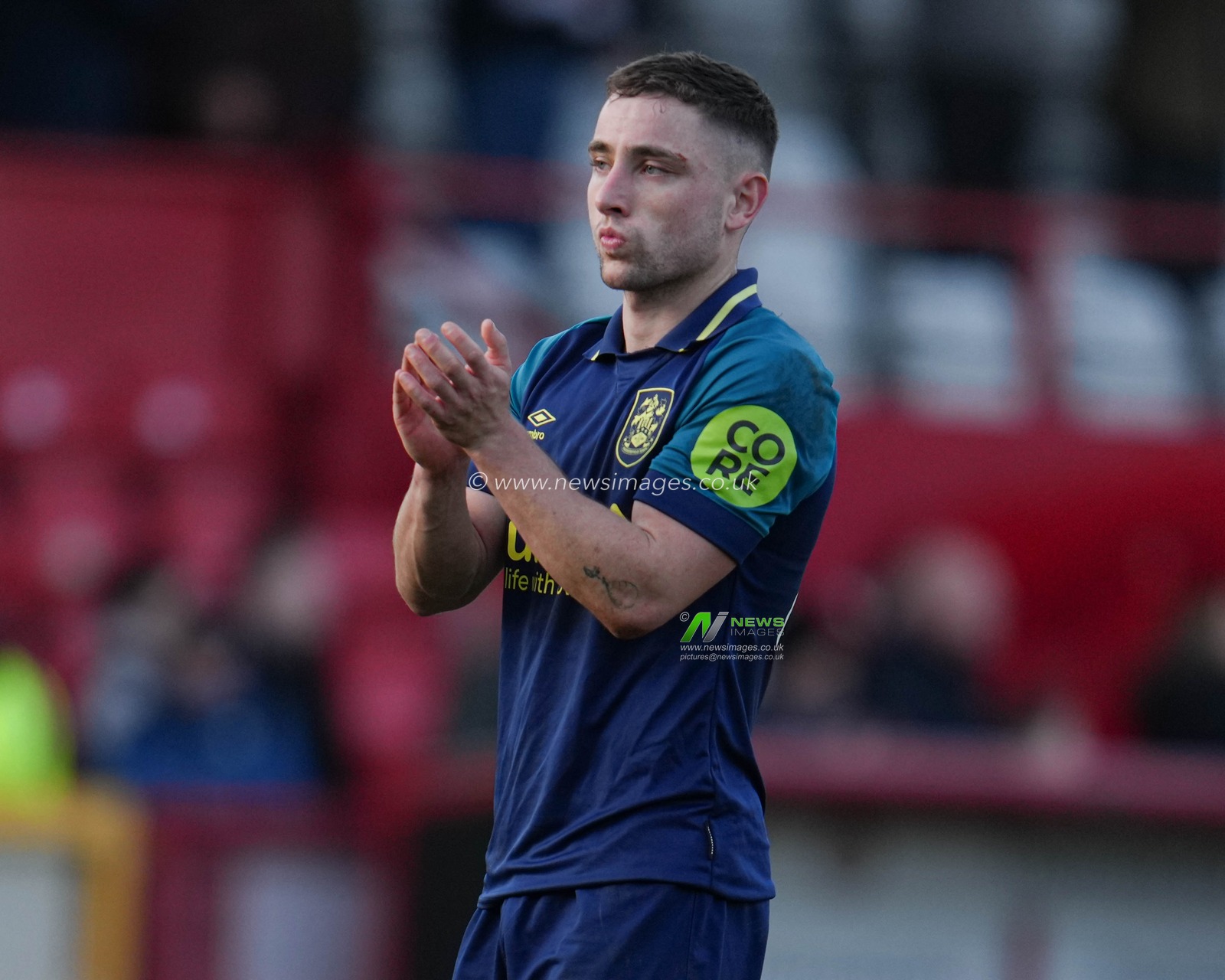 Joe Hodge of Huddersfield Town applauds supporters after the Sky Bet League 1 match Stevenage vs Huddersfield Town at Lamex Stadium, Stevenage, United Kingdom, 1st March 2025

(Photo by Harvey Murphy/News Images)