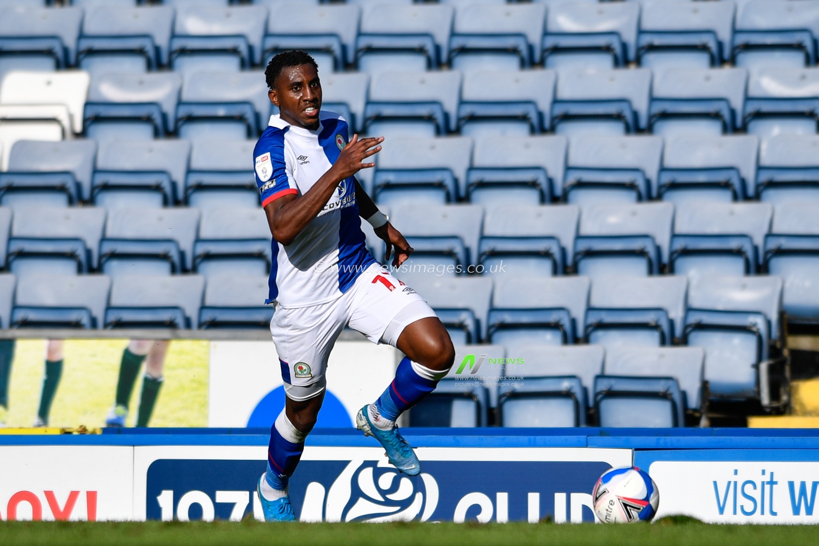 Amari'i Bell (17) of Blackburn Rovers runs down the wing with the ball