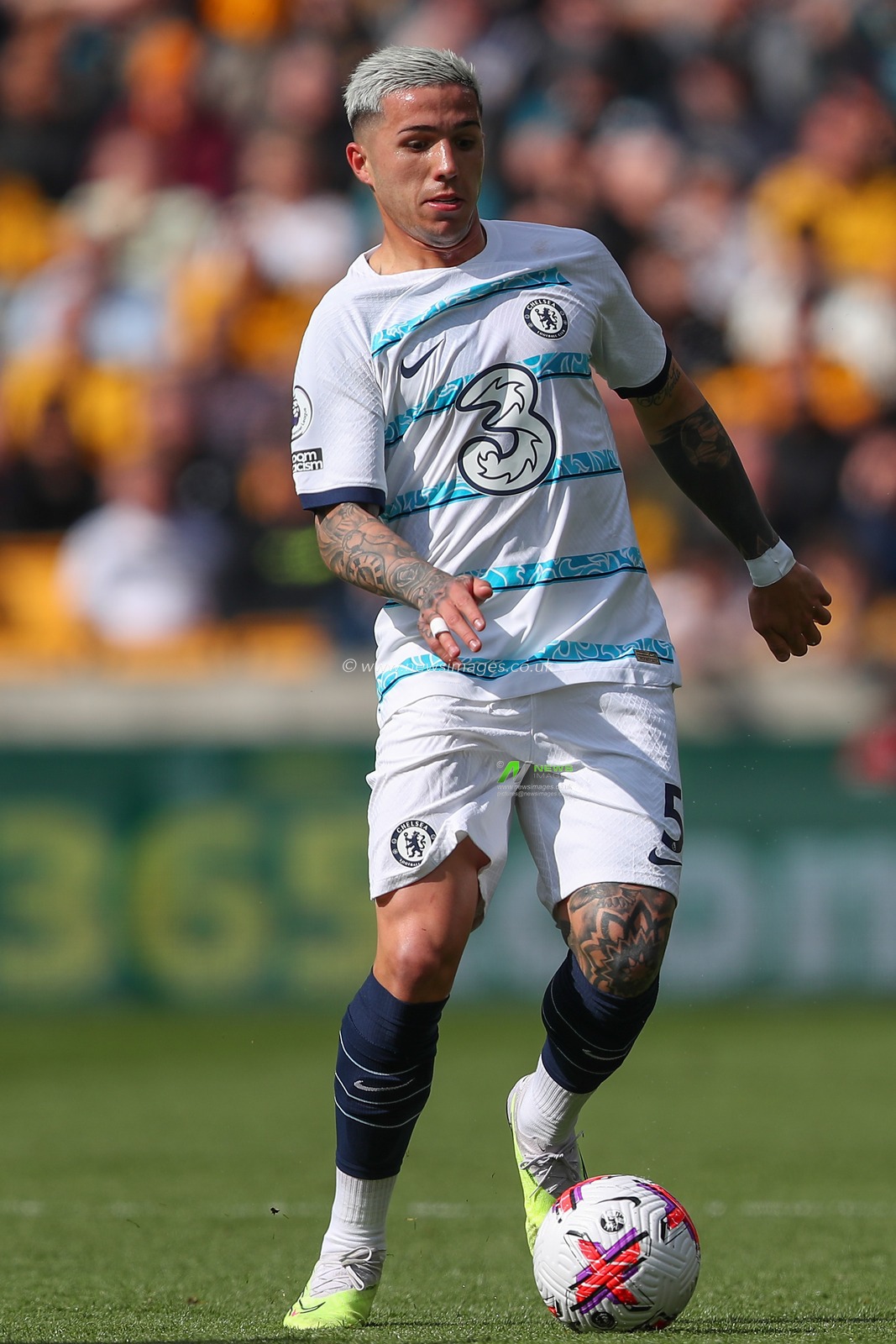 Enzo FernÃ¡ndez #5Â of Chelsea goes forward with the ball during the Premier League match Wolverhampton Wanderers vs Chelsea at Molineux, Wolverhampton, United Kingdom, 8th April 2023

(Photo by Gareth Evans/News Images)