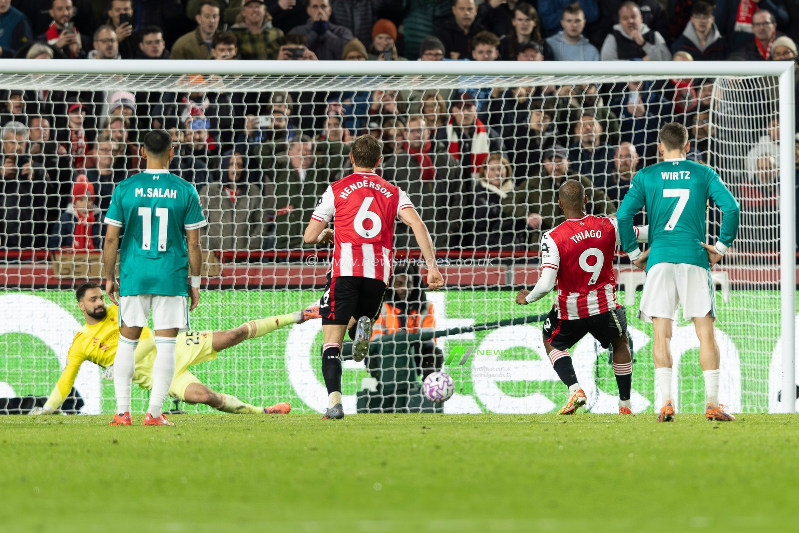 Igor Thiago of Brentford scores a penalty, 3-1, during the Premier League match Brentford vs Liverpool at The Gtech Community Stadium, London, United Kingdom, 25th October 2025

(Photo by Ian Stephen/News Images)
