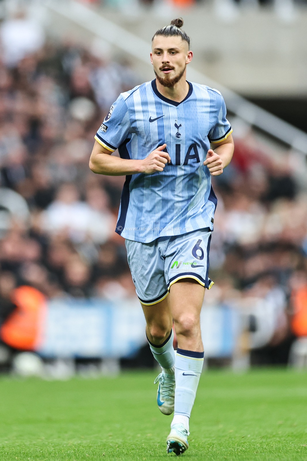 Radu DrÄƒguÈ™in of Tottenham Hotspur during the Premier League match Newcastle United vs Tottenham Hotspur at St. James's Park, Newcastle, United Kingdom, 1st September 2024

(Photo by Mark Cosgrove/News Images)