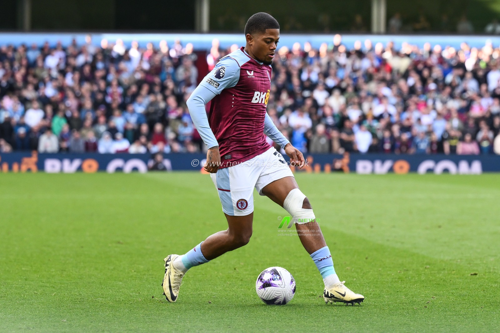 Leon Bailey of Aston Villa makes a break with the ball during the Premier League match Aston Villa vs Bournemouth at Villa Park, Birmingham, United Kingdom, 21st April 2024

(Photo by Craig Thomas/News Images)